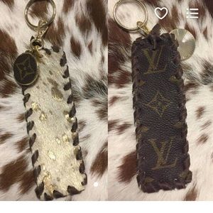 🎉Louis Vuitton strap keychain w logo and 2 sided